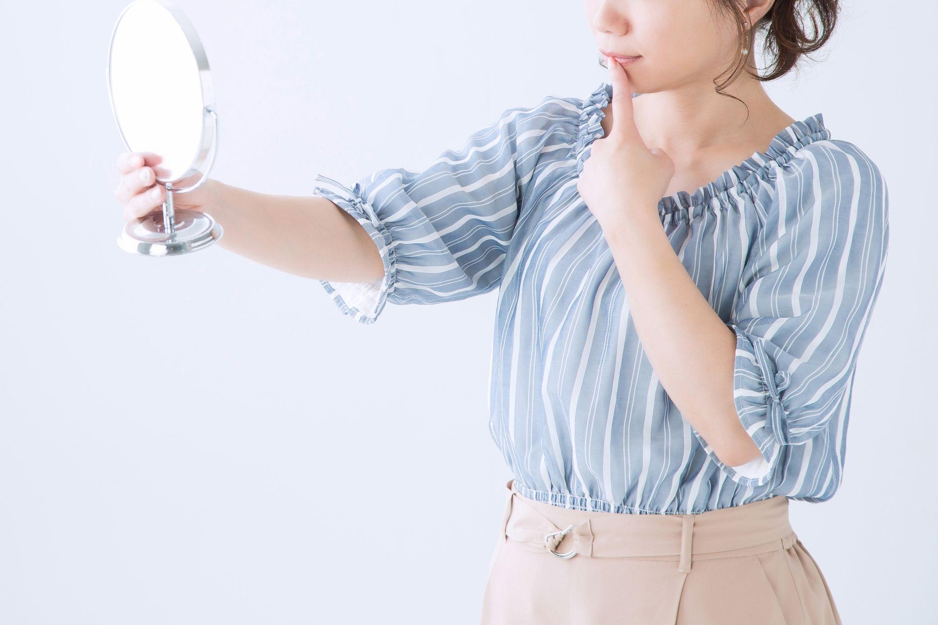 昔よりも前歯が出てきたのはなぜ?原因や治す方法を解説