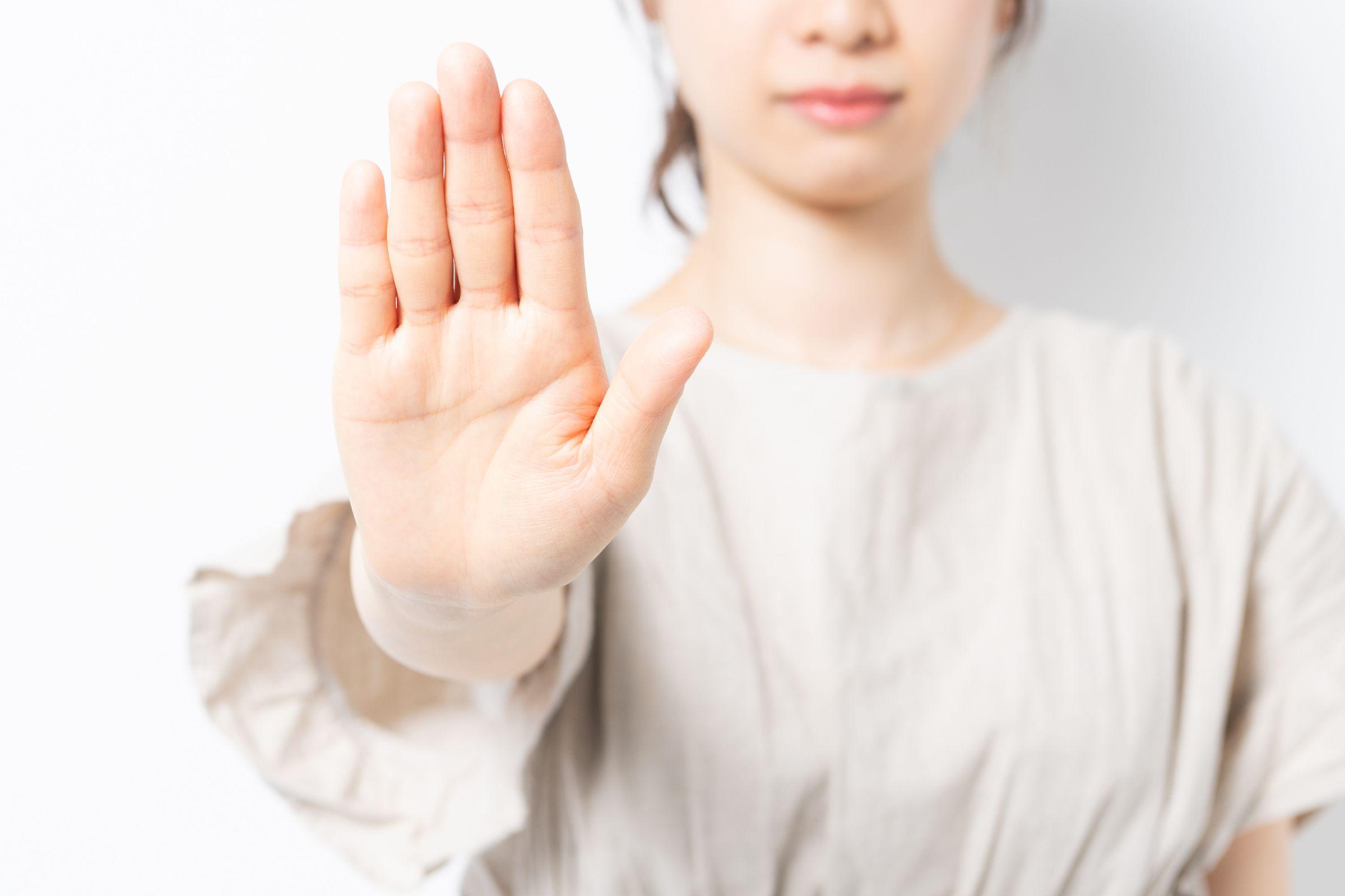 歯並びが悪いのを自分で治すリスク4つ!安く矯正する方法は?