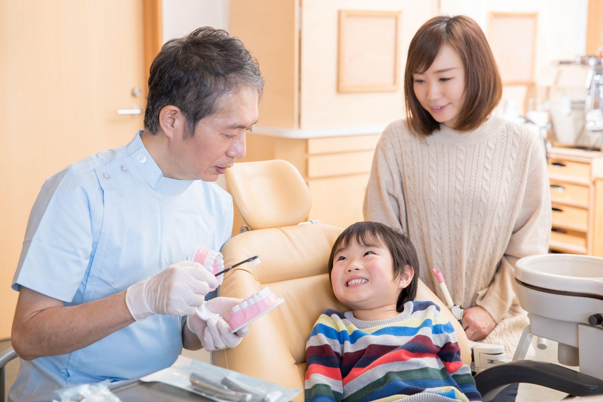 歯並びが悪いのを自分で治すリスク4つ!安く矯正する方法は?