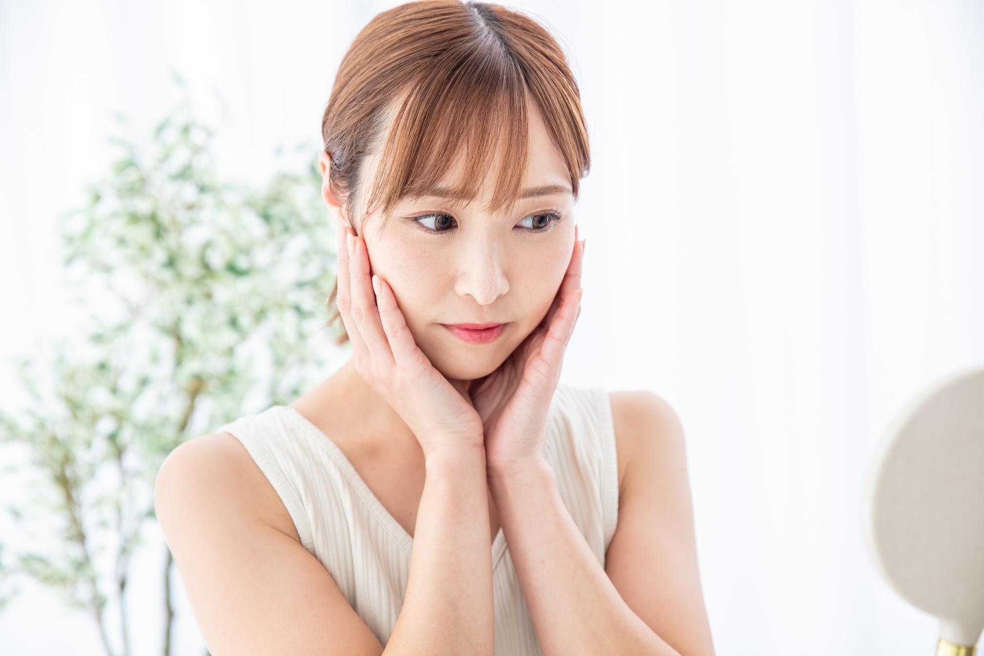 八重歯矯正で顔変わるって本当?後悔しないために知っておきたい顔の変化を解説