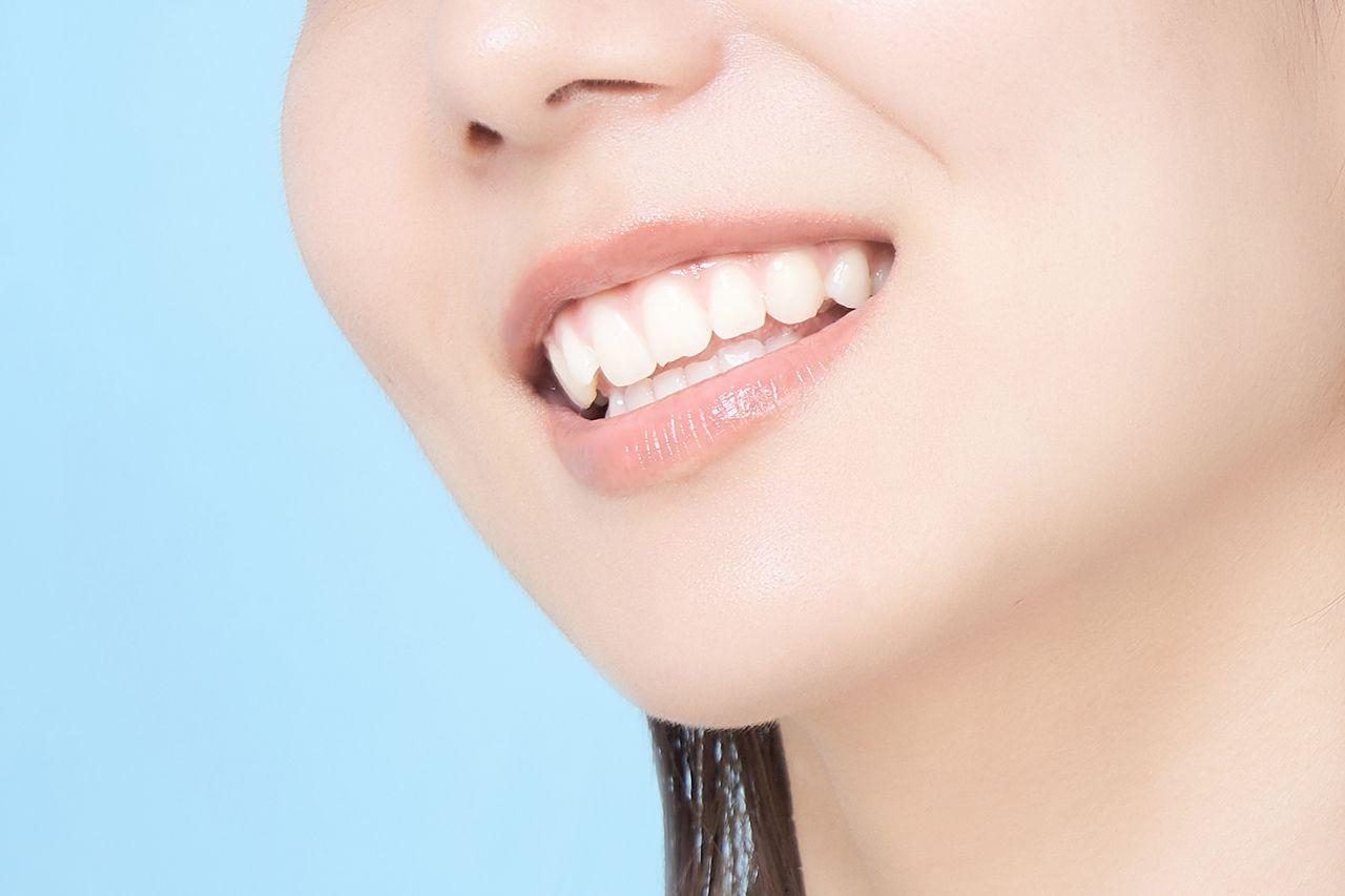 歯並びが悪い人はモテない?印象・特徴・きれいにする方法を解説